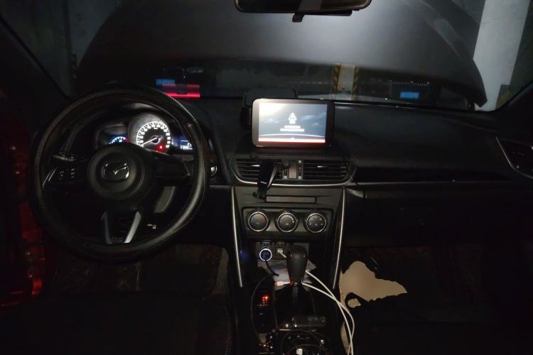 Used Mazda CX-4 2018 2.0L Automatic Two-Wheel Drive Blue Sky Dynamic Version China V Standard Center Console