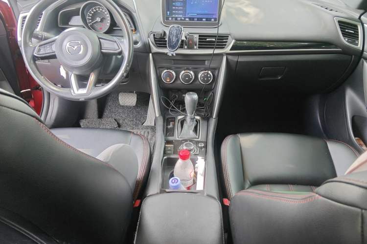 Used Mazda CX-4 2018 2.0L Automatic Two-Wheel Drive Blue Sky Dynamic Version China V Standard Center Console