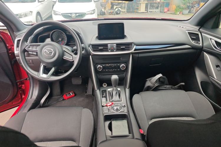 Used Mazda CX-4 2018 2.0L Automatic Two-Wheel Drive Blue Sky Exploration Version China V Standard Center Console