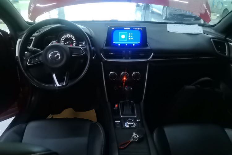 Used Mazda CX-4 2018 2.0L Automatic Two-Wheel Drive Blue Sky Dynamic Version China V Standard Center Console