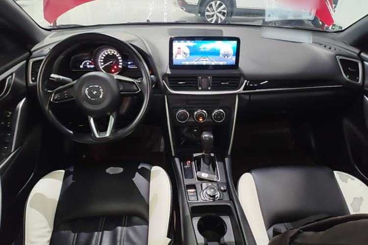 Used Mazda CX-4 2018 2.0L Automatic Two-Wheel Drive Blue Sky Dynamic Version China VI Standard Center Console