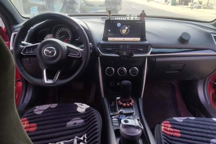 Used Mazda CX-4 2018 2.0L Automatic Two-Wheel Drive Blue Sky Dynamic Version China VI Standard Center Console