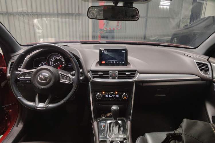 Used Mazda CX-4 2018 2.0L Automatic Two-Wheel Drive Blue Sky Premium Upgrade Version China V Standard Center Console