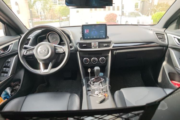 Used Mazda CX-4 2018 2.0L Automatic Two-Wheel Drive Blue Sky Dynamic Version China VI Standard Center Console