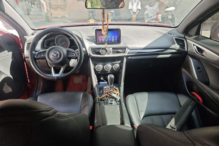Used Mazda CX-4 2018 2.0L Automatic Two-Wheel Drive Blue Sky Dynamic Version China V Standard Center Console