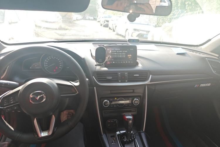 Used Mazda CX-4 2018 2.0L Automatic Two-Wheel Drive Blue Sky Exploration Version China V Standard Center Console
