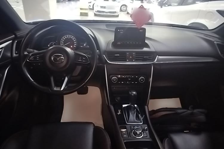 Used Mazda CX-4 2018 2.0L Automatic Two-Wheel Drive Blue Sky Premium Upgrade Version China VI Standard Center Console
