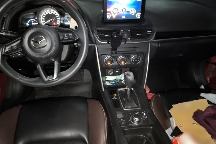 Used Mazda CX-4 2018 2.0L Automatic 2WD Blue Sky Exploration Edition China VI Standard Center Console