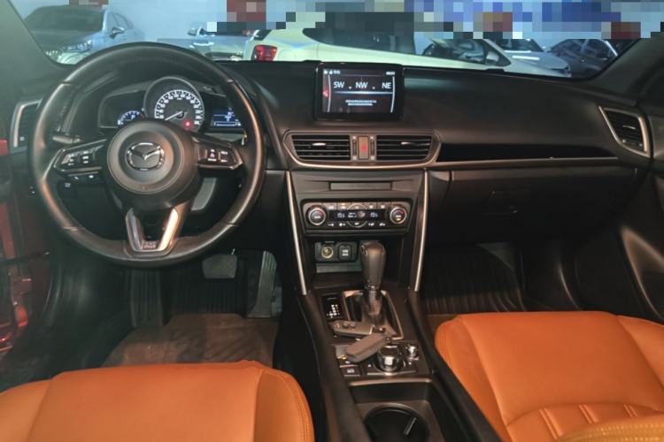Used Mazda CX-4 2018 2.0L Automatic Two-Wheel Drive Blue Sky Dynamic Version China VI Standard Center Console