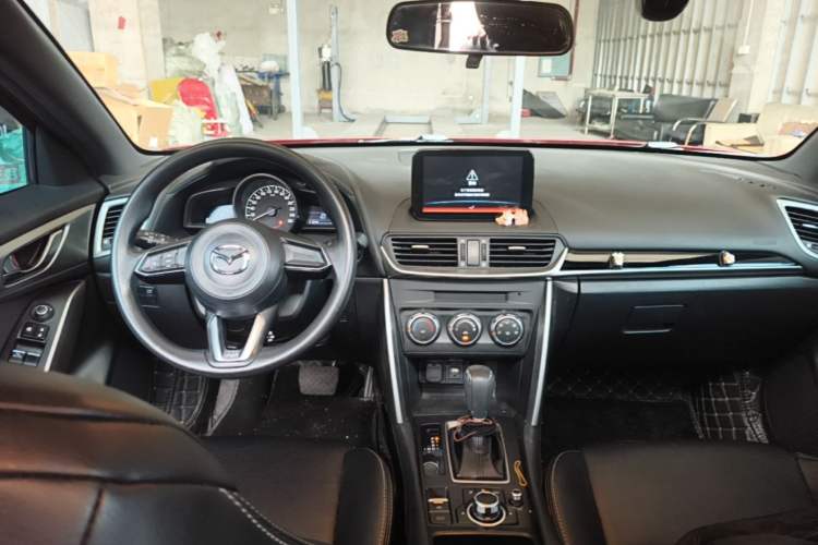 Used Mazda CX-4 2018 2.0L Automatic Two-Wheel Drive Blue Sky Dynamic Version China VI Standard Center Console