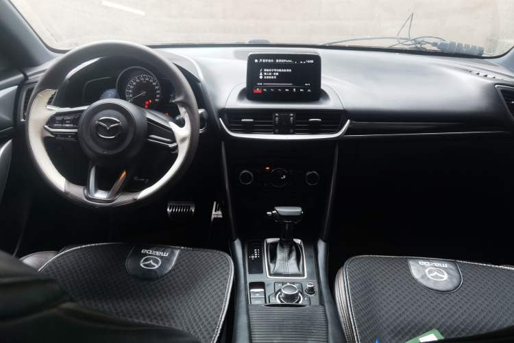 Used Mazda CX-4 2018 2.0L Automatic Two-Wheel Drive Blue Sky Exploration Version China V Standard Center Console