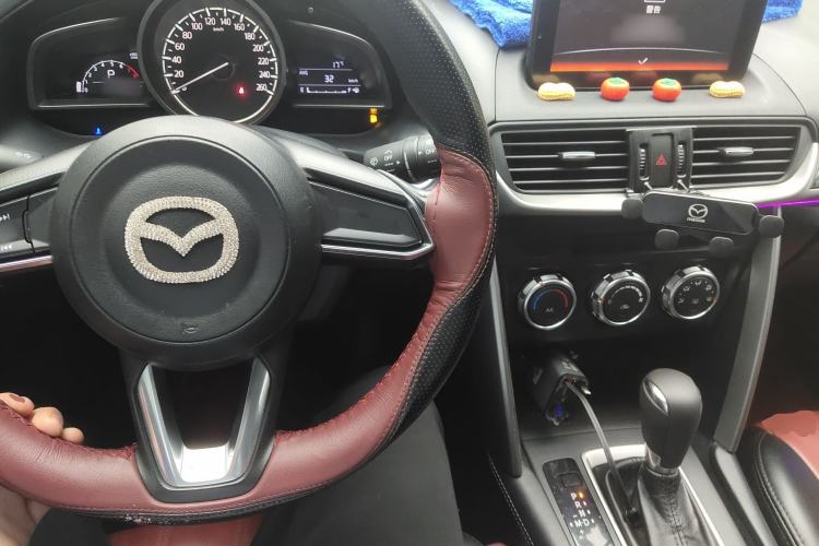 Used Mazda CX-4 2018 2.0L Automatic Two-Wheel Drive Blue Sky Dynamic Version China V Standard Center Console