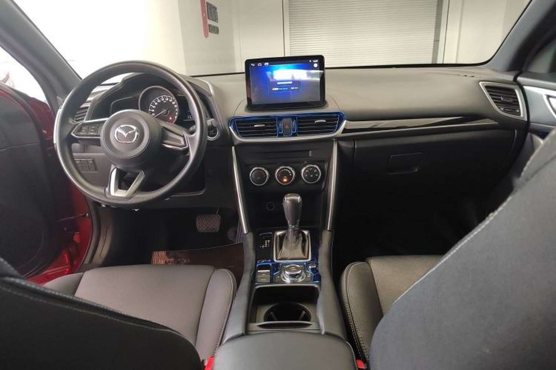 Used Mazda CX-4 2018 2.0L Automatic Two-Wheel Drive Blue Sky Dynamic Version China V Standard Center Console