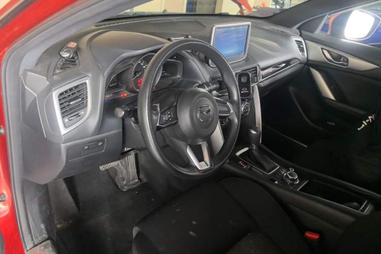 Used Mazda CX-4 2018 2.0L Automatic Two-Wheel Drive Blue Sky Dynamic Version China V Standard Center Console