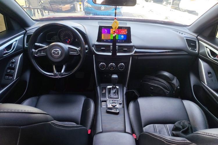 Used Mazda CX-4 2018 2.0L Automatic Two-Wheel Drive Blue Sky Dynamic Version China V Standard Center Console