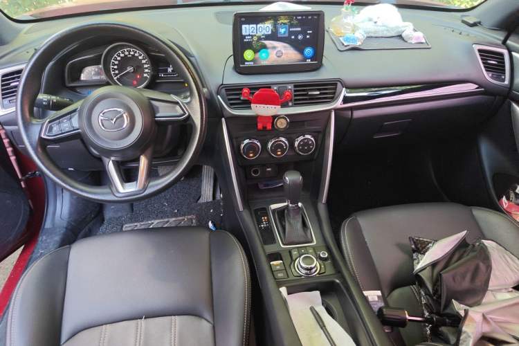 Used Mazda CX-4 2018 2.0L Automatic Two-Wheel Drive Blue Sky Dynamic Version China V Standard Center Console