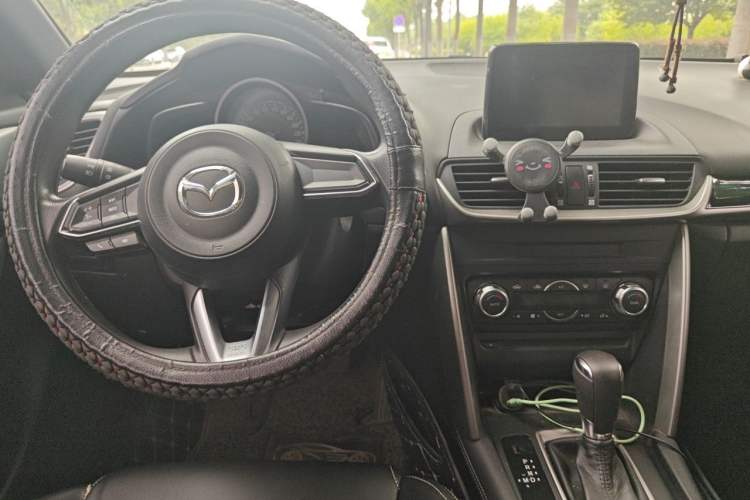 Used Mazda CX-4 2018 2.0L Automatic Two-Wheel Drive Smart Tech Edition China VI Center Console