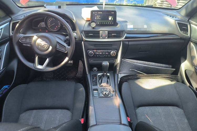 Used Mazda CX-4 2018 2.0L Automatic Two-Wheel Drive Blue Sky Exploration Version China V Standard Center Console