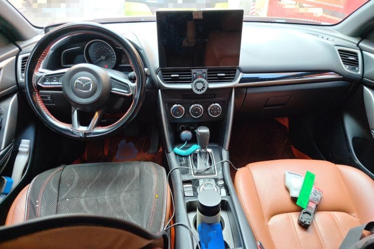 Used Mazda CX-4 2018 2.0L Automatic Two-Wheel Drive Blue Sky Dynamic Version China V Standard Center Console