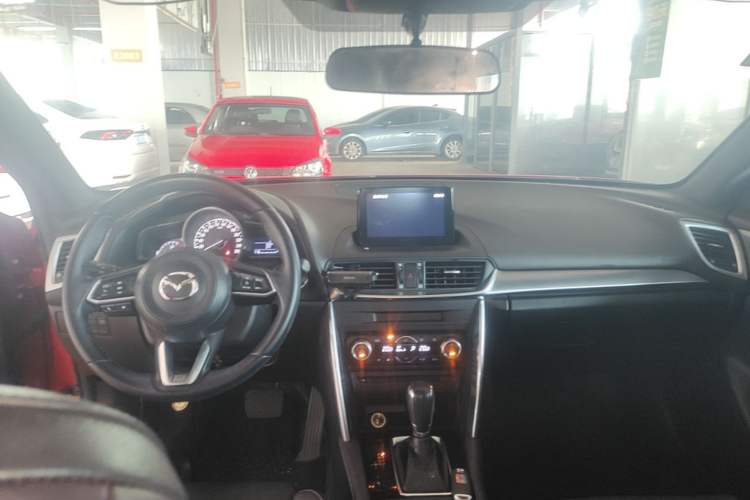 Used Mazda CX-4 2018 2.0L Automatic Two-Wheel Drive Blue Sky Premium Upgrade Version China VI Standard Center Console