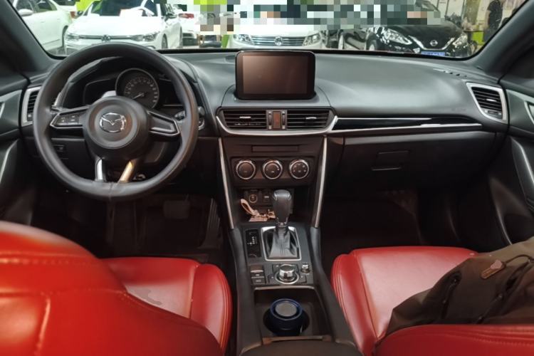 Used Mazda CX-4 2018 2.0L Automatic Two-Wheel Drive Blue Sky Dynamic Version China VI Standard Center Console
