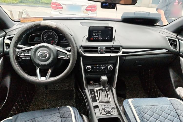 Used Mazda CX-4 2018 2.0L Automatic Two-Wheel Drive Blue Sky Exploration Version China V Standard Center Console