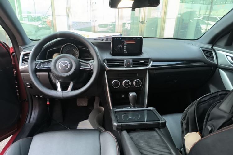Used Mazda CX-4 2018 2.0L Automatic Two-Wheel Drive Blue Sky Dynamic Version China V Standard Center Console