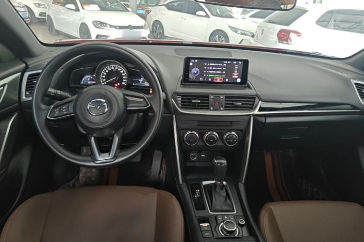 Used Mazda CX-4 2018 2.0L Automatic Two-Wheel Drive Blue Sky Dynamic Version China V Standard Center Console