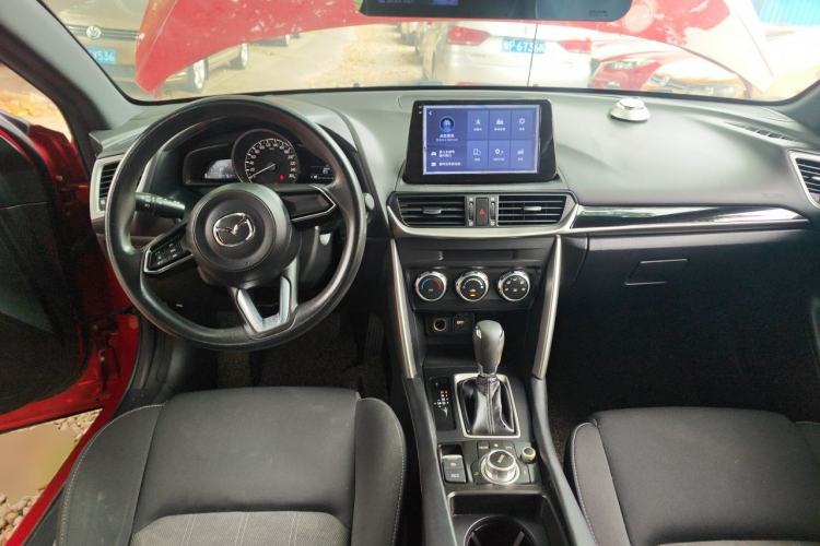 Used Mazda CX-4 2018 2.0L Automatic Two-Wheel Drive Blue Sky Dynamic Version China VI Standard Center Console