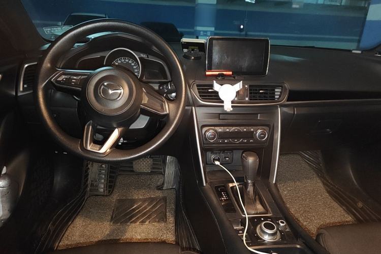 Used Mazda CX-4 2018 2.0L Automatic Two-Wheel Drive Blue Sky Dynamic Version China V Standard Center Console