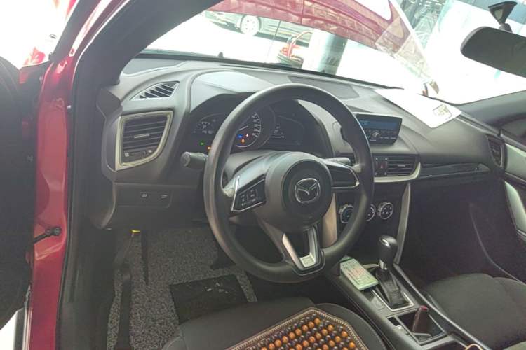 Used Mazda CX-4 2018 2.0L Automatic Two-Wheel Drive Blue Sky Dynamic Version China V Standard Center Console