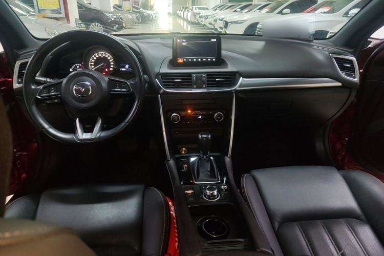 Used Mazda CX-4 2018 2.0L Automatic Two-Wheel Drive Blue Sky Premium Upgrade Version China V Standard Center Console