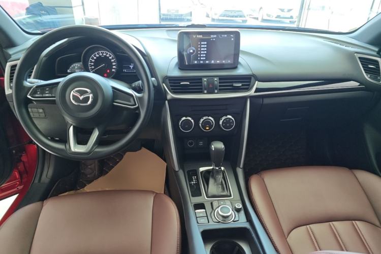 Used Mazda CX-4 2018 2.0L Automatic Two-Wheel Drive Blue Sky Dynamic Version China V Standard Center Console