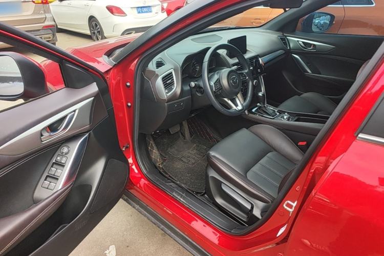 Used Mazda CX-4 2018 2.0L Automatic Two-Wheel Drive Blue Sky Premium Upgrade Version China VI Standard Driver Seat