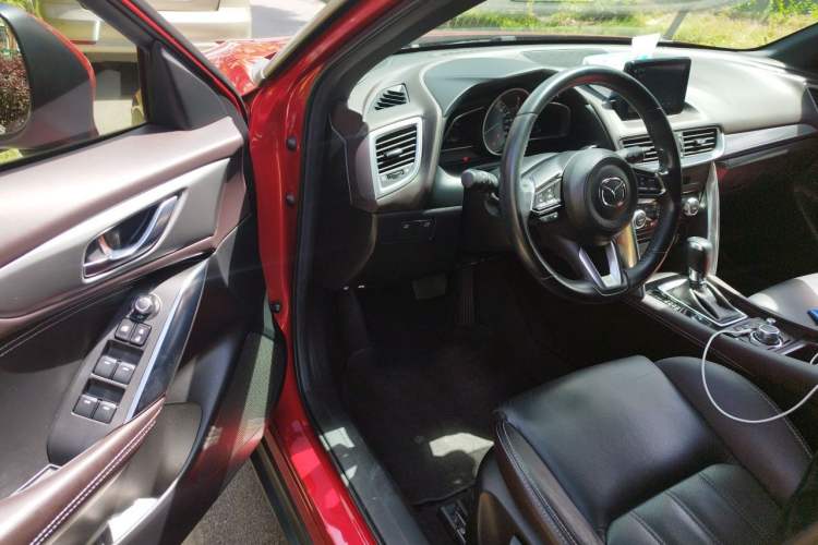 Used Mazda CX-4 2018 2.0L Automatic Two-Wheel Drive Blue Sky Premium Upgrade Version China V Standard Driver Seat