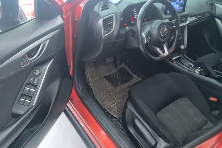 Used Mazda CX-4 2018 2.0L Automatic Two-Wheel Drive Blue Sky Dynamic Version China VI Standard Driver Seat