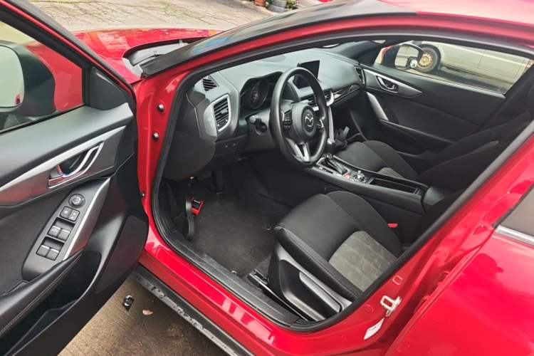 Used Mazda CX-4 2018 2.0L Automatic Two-Wheel Drive Blue Sky Exploration Version China V Standard Driver Seat