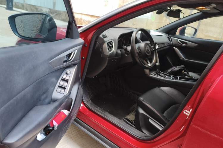 Used Mazda CX-4 2018 2.0L Automatic Two-Wheel Drive Blue Sky Exploration Version China V Standard Driver Seat