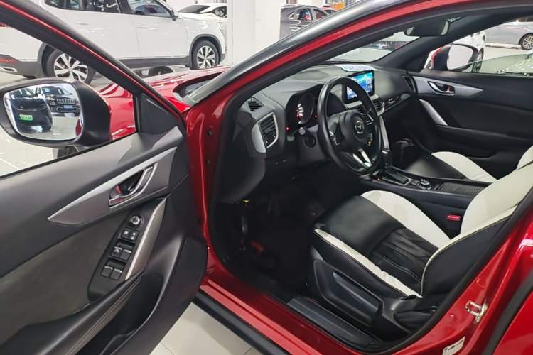 Used Mazda CX-4 2018 2.0L Automatic Two-Wheel Drive Blue Sky Dynamic Version China VI Standard Driver Seat