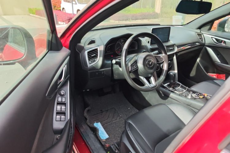 Used Mazda CX-4 2018 2.0L Automatic Two-Wheel Drive Blue Sky Dynamic Version China VI Standard Driver Seat