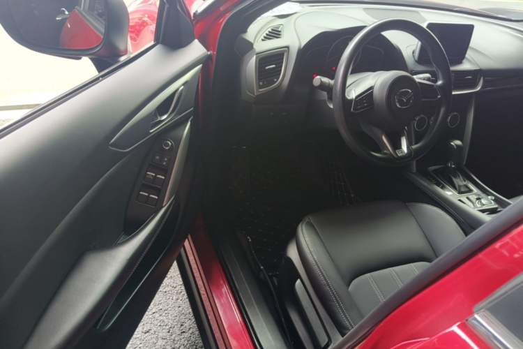 Used Mazda CX-4 2018 2.0L Automatic Two-Wheel Drive Blue Sky Dynamic Version China V Standard Driver Seat