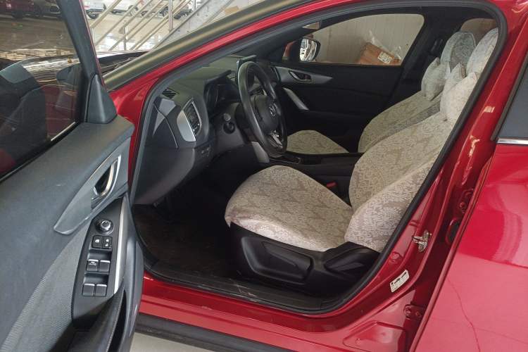 Used Mazda CX-4 2018 2.0L Automatic Two-Wheel Drive Blue Sky Dynamic Version China VI Standard Driver Seat