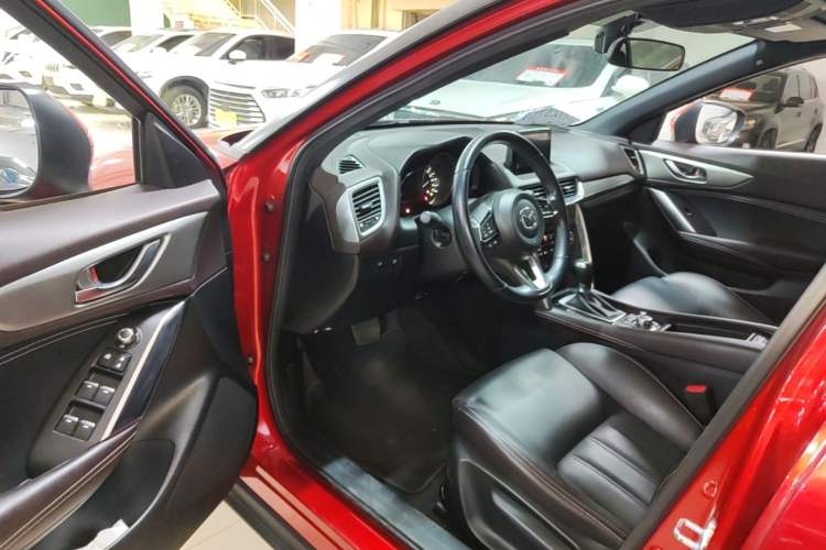 Used Mazda CX-4 2018 2.0L Automatic Two-Wheel Drive Blue Sky Premium Upgrade Version China V Standard Driver Seat