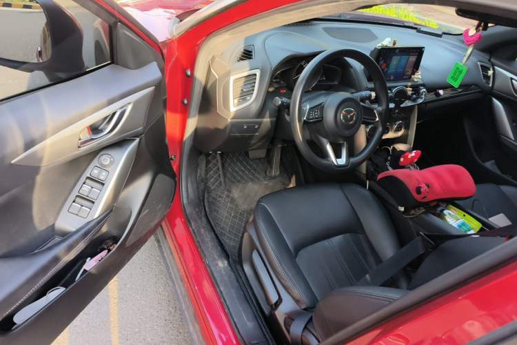 Used Mazda CX-4 2018 2.0L Automatic Two-Wheel Drive Blue Sky Dynamic Version China VI Standard Driver Seat