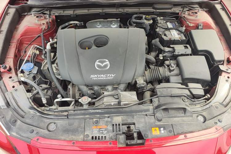 Used Mazda CX-4 2018 2.0L Automatic Two-Wheel Drive Blue Sky Premium Upgrade Version China VI Standard Engine Bay