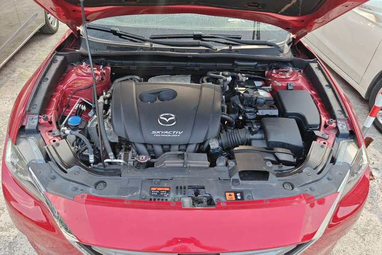 Used Mazda CX-4 2018 2.0L Automatic Two-Wheel Drive Blue Sky Premium Upgrade Version China VI Standard Engine Bay