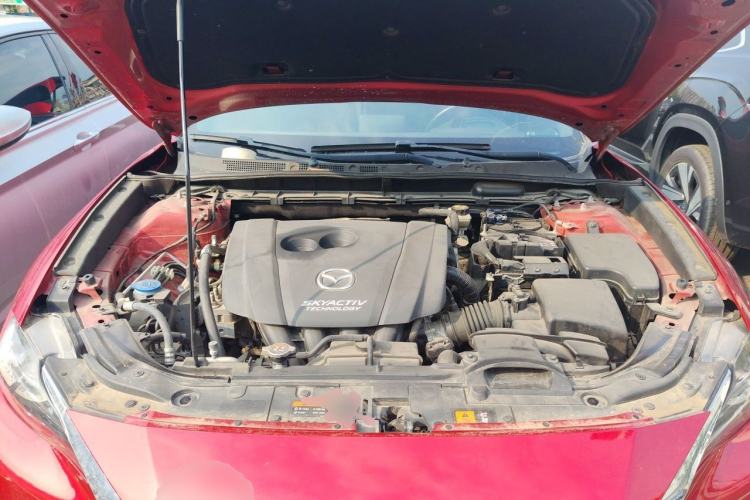 Used Mazda CX-4 2018 2.0L Automatic Two-Wheel Drive Blue Sky Premium Upgrade Version China VI Standard Engine Bay