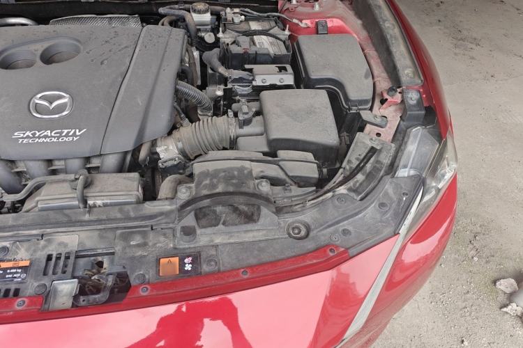 Used Mazda CX-4 2018 2.0L Automatic Two-Wheel Drive Blue Sky Dynamic Version China VI Standard Engine Bay Left