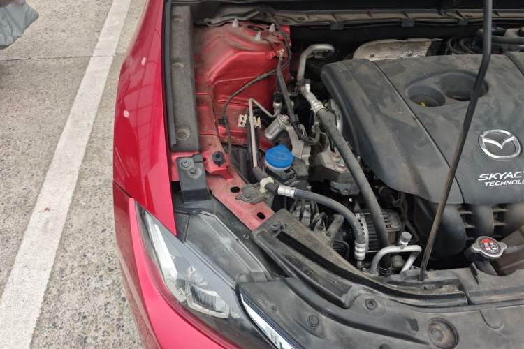 Used Mazda CX-4 2018 2.0L Automatic Two-Wheel Drive Blue Sky Dynamic Version China V Standard Engine Bay Left