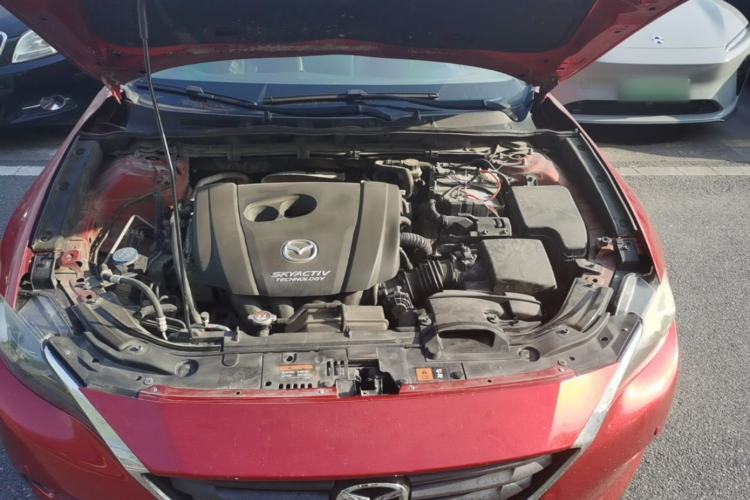 Used Mazda CX-4 2018 2.5L Automatic 4x4 Sky Passion Edition China VI Standard Engine Bay
